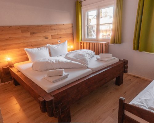 Zimmer9-Bett1